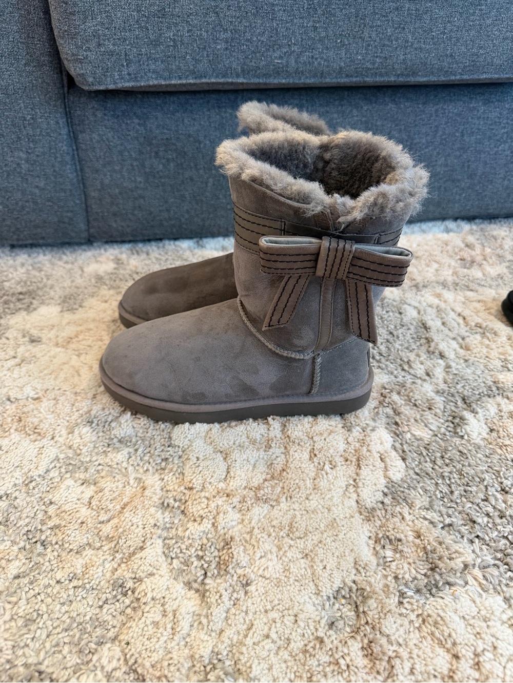 Women's Ugg bow boots 7w